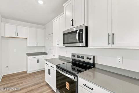 1051 Lakes Boulevard, Brunswick GA - photo 9 of 33