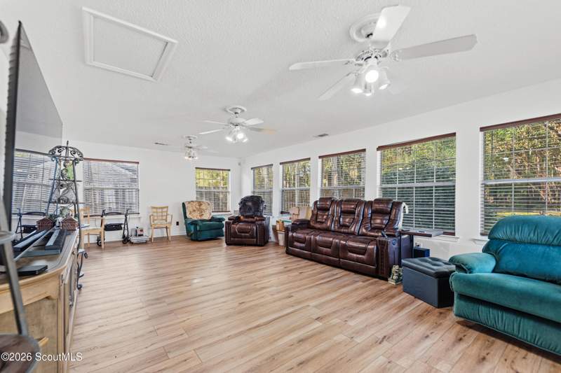 3 bedroom Single Family Residence at 102 Lake Wellington Drive, Lake Wellington, Kingsland — photo 3