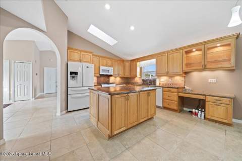 284 Hiawatha Way, Melbourne Beach FL - photo 12 of 45