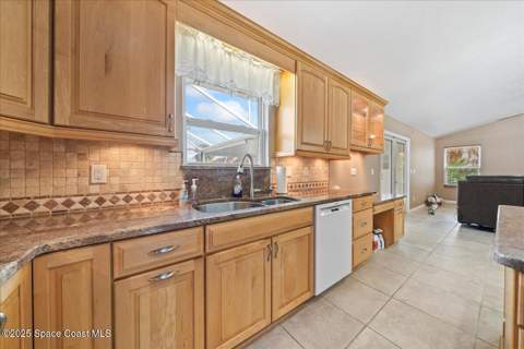 284 Hiawatha Way, Melbourne Beach FL - photo 13 of 45