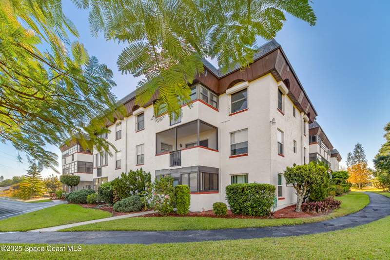 3 bedroom Condominium at 725 Port Malabar Boulevard #111, Fairways of Brev. Condo Plan No 1, Palm Bay — photo 2