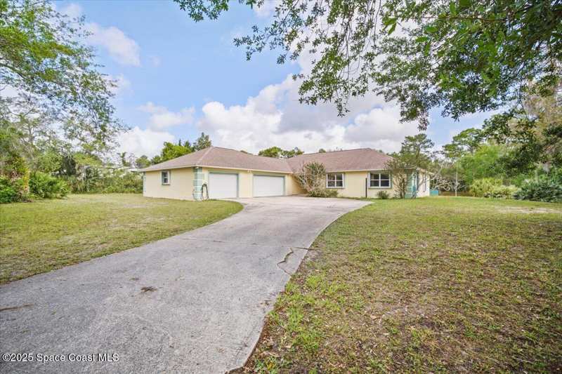 3 bedroom Single Family Residence at 4220 Robins Hill Court, Robins Hill Acres, Mims — photo 1