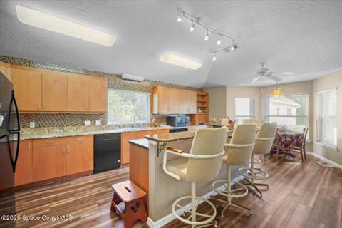 4220 Robins Hill Court, Mims FL - photo 15 of 51