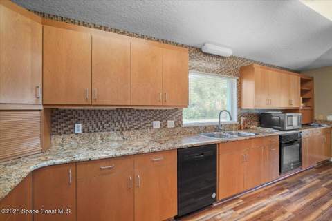 4220 Robins Hill Court, Mims FL - photo 16 of 51