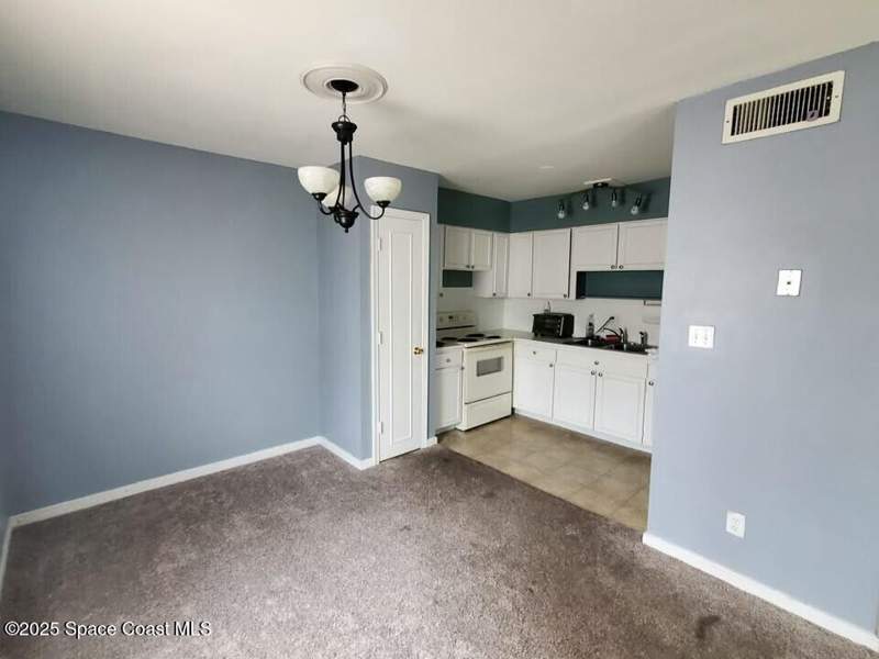 2 bedroom Condominium at 125 E Colonial Court #D, The Jamestown Condo, Indian Harbour Beach — photo 4