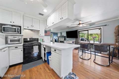 9633 Honeysuckle Drive, Sebastian FL - photo 11 of 40