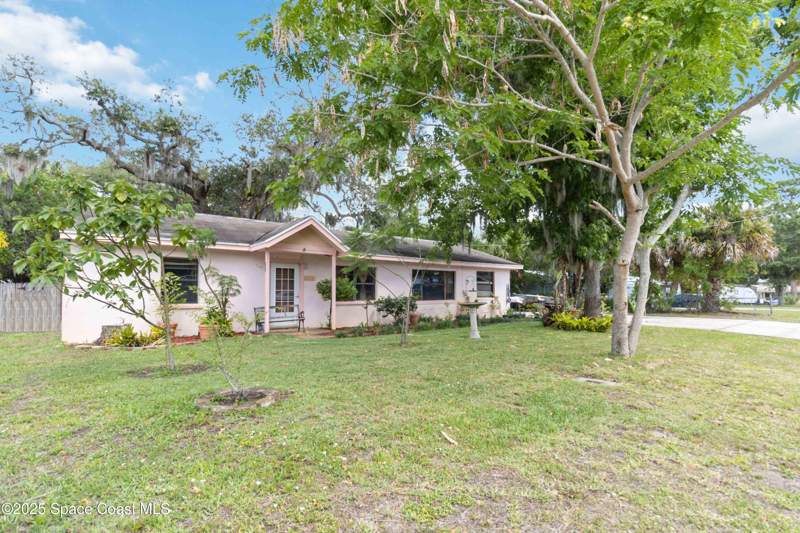 5 bedroom Single Family Residence at 424 Lenore Avenue, Lenore Addn To Titusville, Titusville — photo 2