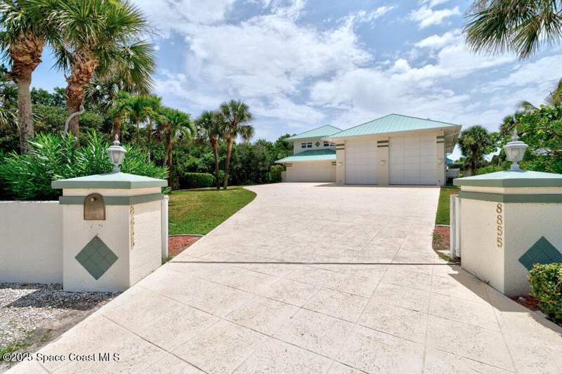 5 bedroom Single Family Residence at 8855 Highway A1a, Melbourne Beach, Melbourne Beach — photo 1