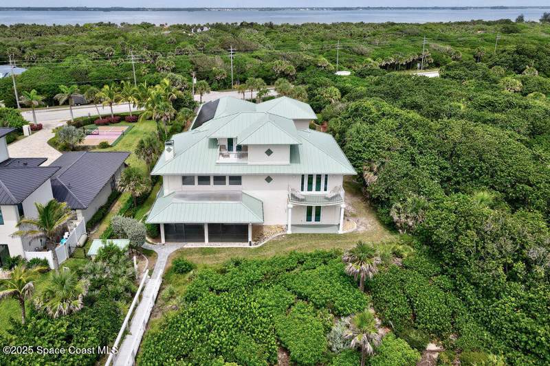 5 bedroom Single Family Residence at 8855 Highway A1a, Melbourne Beach, Melbourne Beach — photo 4