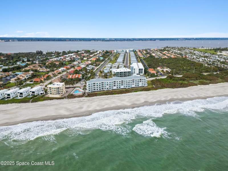 4 bedroom Single Family Residence at 475 Strand Drive, Harbor Island Beach Club, Melbourne Beach — photo 4