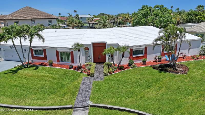 4 bedroom Single Family Residence at 55 Country Club Road, Cocoa Isles Country Club Section Phase 1, Cocoa Beach — photo 2