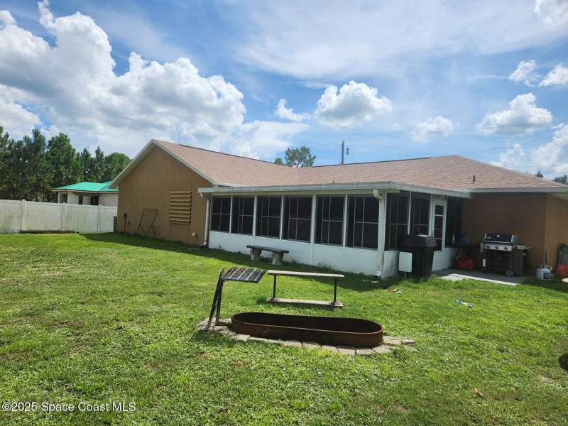 3 bedroom Single Family Residence at 2971 SE Gabrysh Avenue, Port Malabar Unit 25, Palm Bay — photo 4