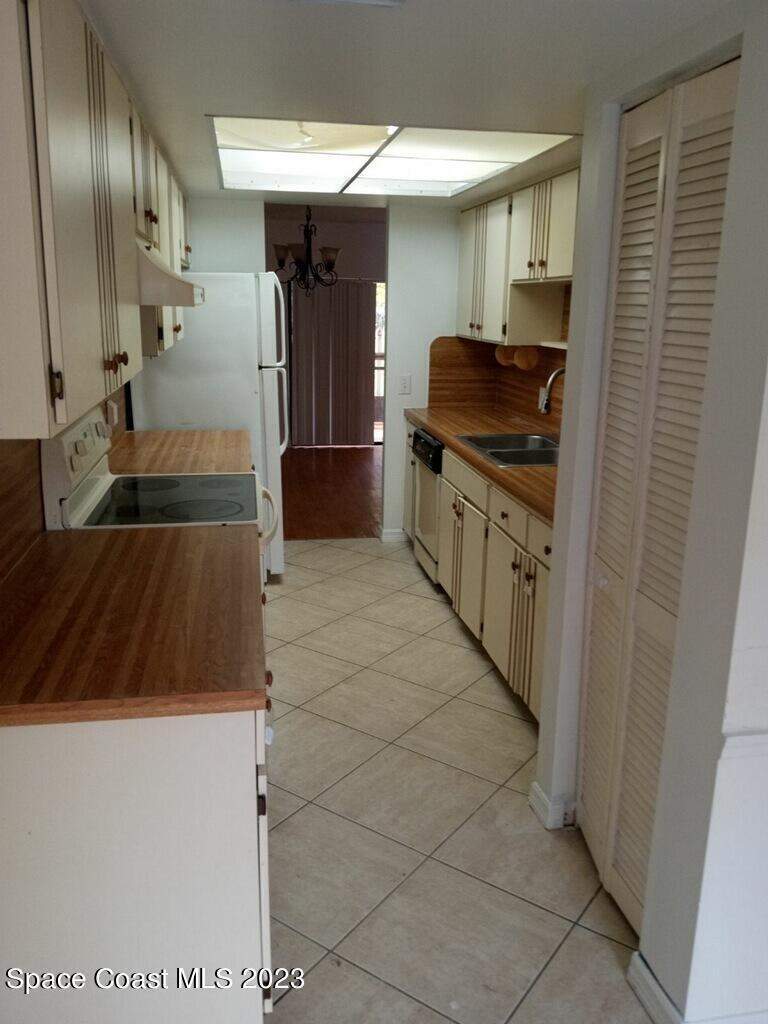 3 bedroom Townhouse at 1910 Cashew Courtway, Titusvillage Sec II, Titusville — photo 5