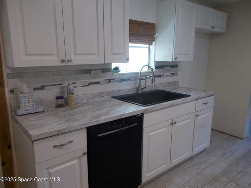 2 bedroom Manufactured Home at 906 Spruce Street, Barefoot Bay Mobile Home Subd Micco Florida Unit O, Sebastian — photo 4