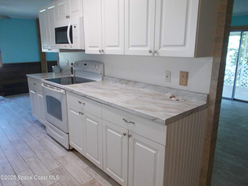 2 bedroom Manufactured Home at 906 Spruce Street, Barefoot Bay Mobile Home Subd Micco Florida Unit O, Sebastian — photo 5