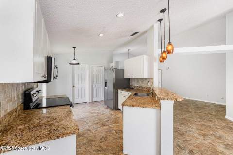 8426 Mizell Drive, Melbourne FL - photo 10 of 26