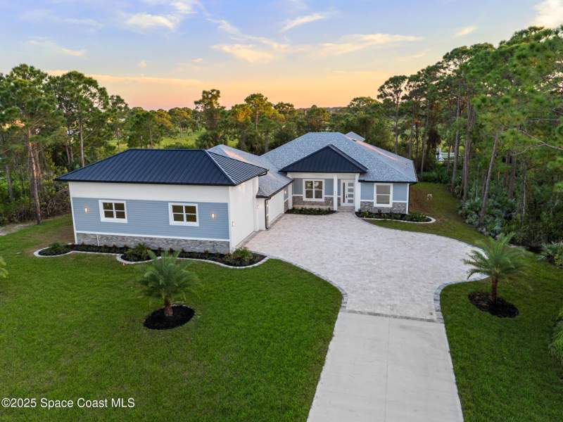 5 bedroom Single Family Residence at 4721 Blossom Ridg Place, Riverview Terrace, Grant-Valkaria — photo 2