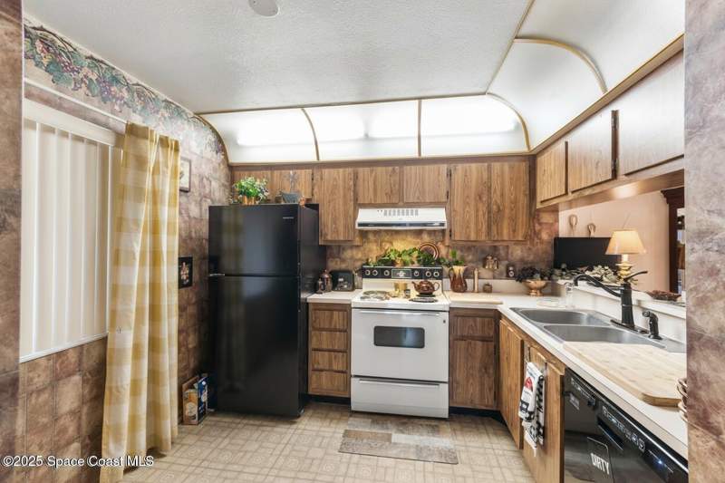 2 bedroom Condominium at 313 La Paloma Lane, La Paloma Condo Ph I, Titusville — photo 4