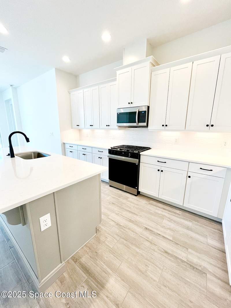 3 bedroom Townhouse at 3320 Galeras Drive, Pangea Park, Melbourne — photo 4