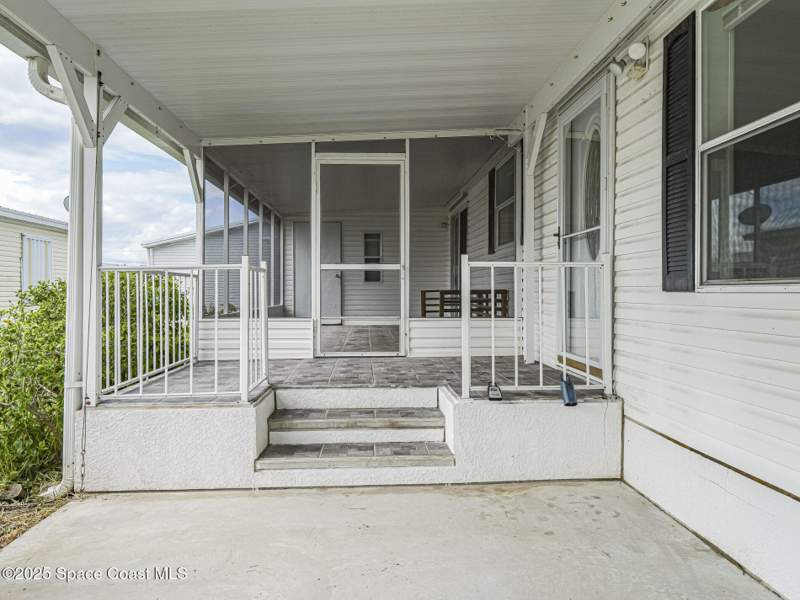 3 bedroom Manufactured Home at 7620 Boxelder Road, Snug Harbor Lakes Condo, Micco — photo 4