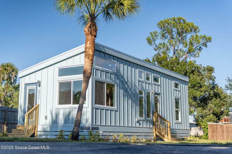 1 bedroom Single Family Residence at 211 Teal Drive, Peacewind, Cocoa — photo 1