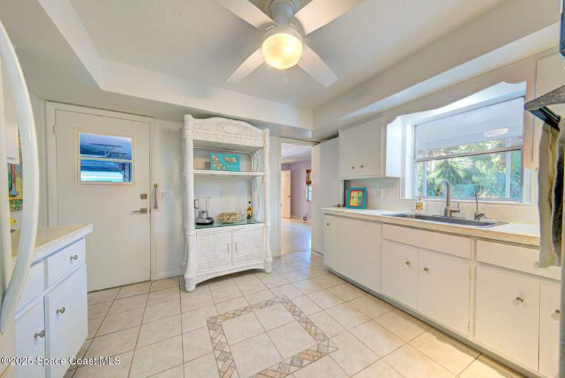 3 bedroom Single Family Residence at 6545 Floridana Avenue, Floridana Beach 1st Addn, Melbourne Beach — photo 3