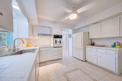 6545 Floridana Avenue, Melbourne Beach FL - photo 6 of 43