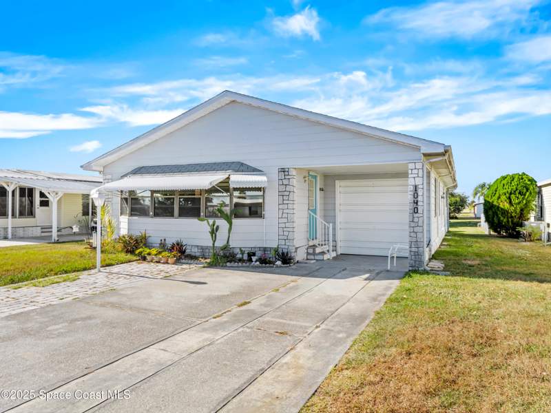 3 bedroom Manufactured Home at 1040 Waterway Drive, Barefoot Bay Unit 2 Part 10, Barefoot Bay — photo 3