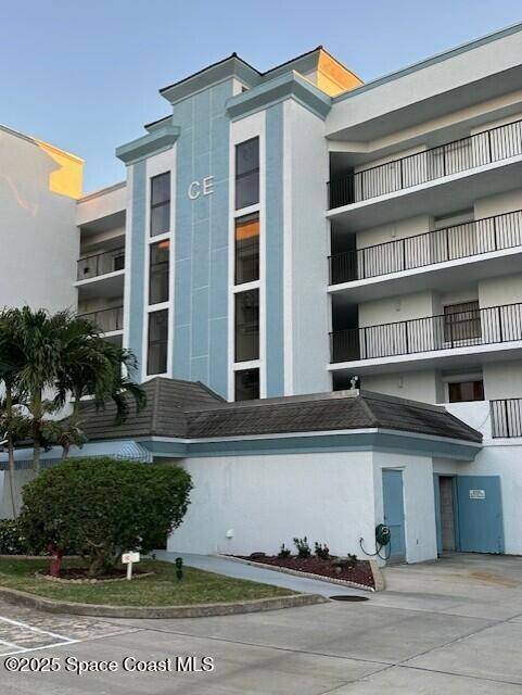 Rock Pointe Condo