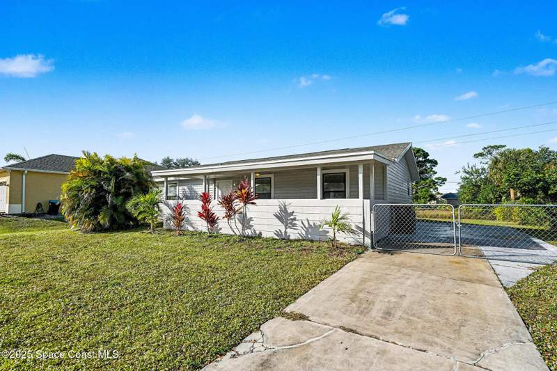 3 bedroom Single Family Residence at 1026 Camden Avenue, Port Malabar Unit 42, Palm Bay — photo 4