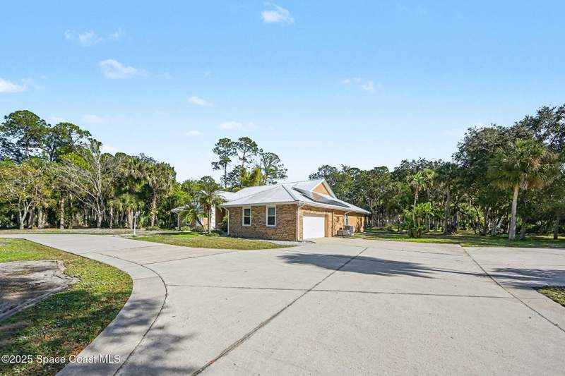 4 bedroom Single Family Residence at 2956 Long Lake Drive, Windover Farms Unit 3-A, Titusville — photo 2