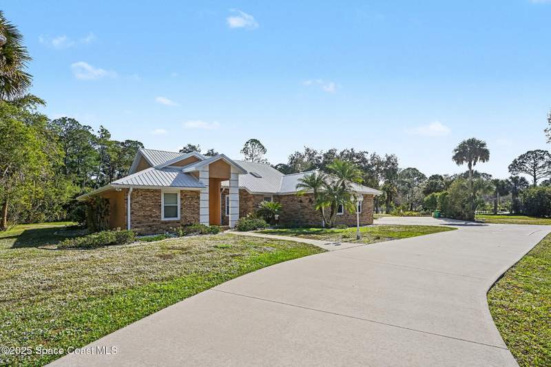 4 bedroom Single Family Residence at 2956 Long Lake Drive, Windover Farms Unit 3-A, Titusville — photo 3