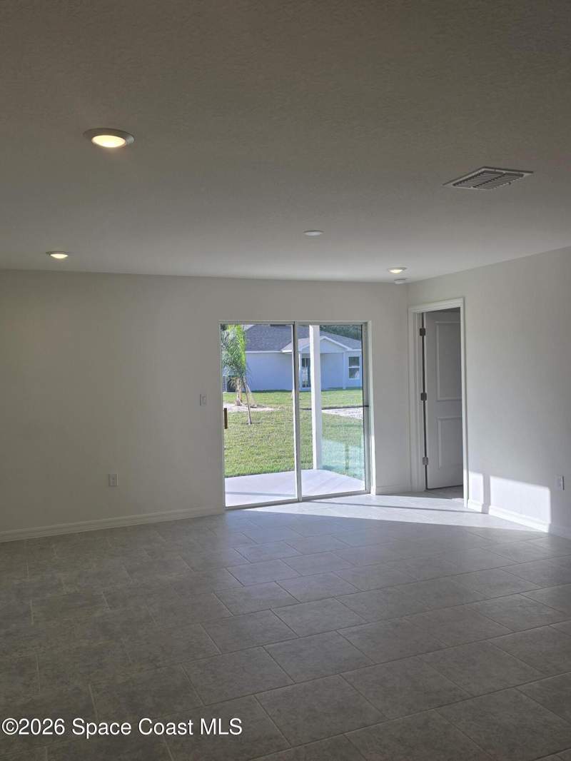 3 bedroom Single Family Residence at 582 SW Richmond Circle, Richmond Cove, Palm Bay — photo 2