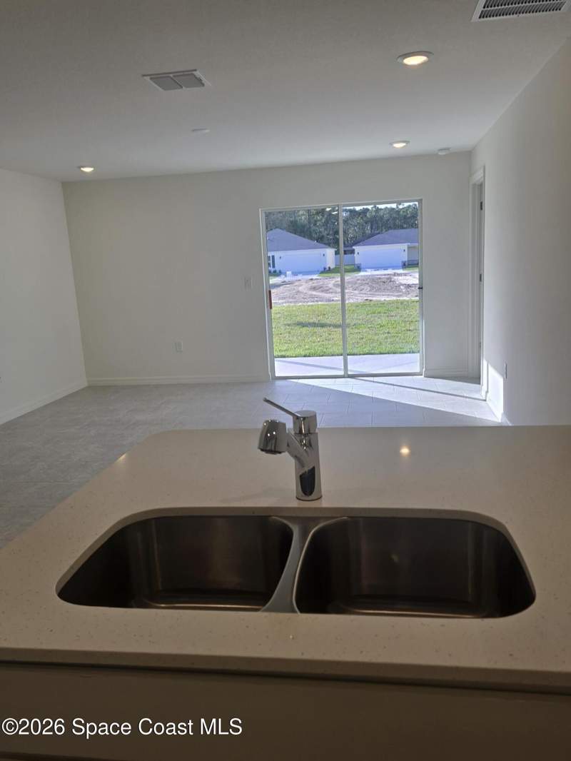 3 bedroom Single Family Residence at 582 SW Richmond Circle, Richmond Cove, Palm Bay — photo 5