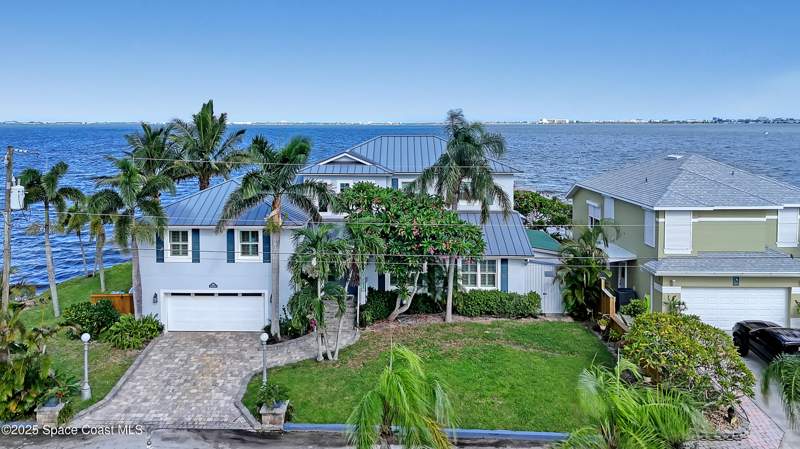5 bedroom Single Family Residence at 700 Milford Point Drive, Milford Point Beach Subd, Merritt Island — photo 2