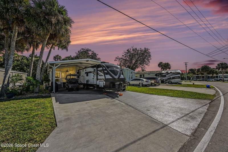 2 bedroom RV Community at 302 Plantation Drive, The Great Outdoors Premier RV/Golf Resort III, Titusville — photo 3