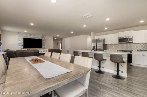 866 Carnival Road Se Road, Palm Bay FL - photo 12 of 28
