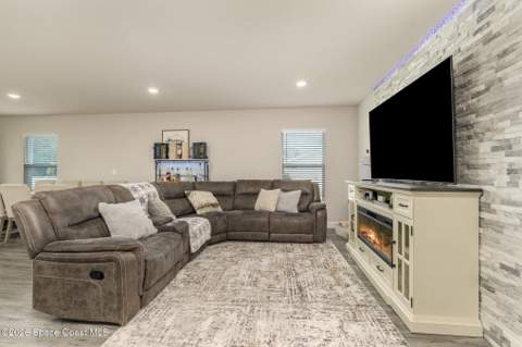 866 Carnival Road Se Road, Palm Bay FL - photo 8 of 28