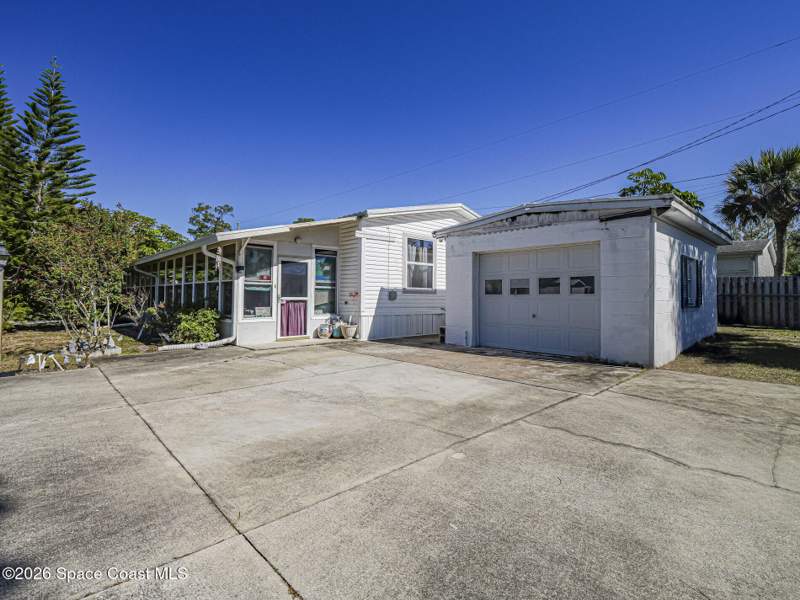 3 bedroom Manufactured Home at 37 Sapphire Street, Acres of Diamonds, Melbourne — photo 2