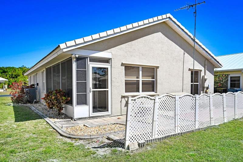 3 bedroom Single Family Residence at 1180 Goldenrod Circle, Port Malabar Unit 59, Palm Bay — photo 4
