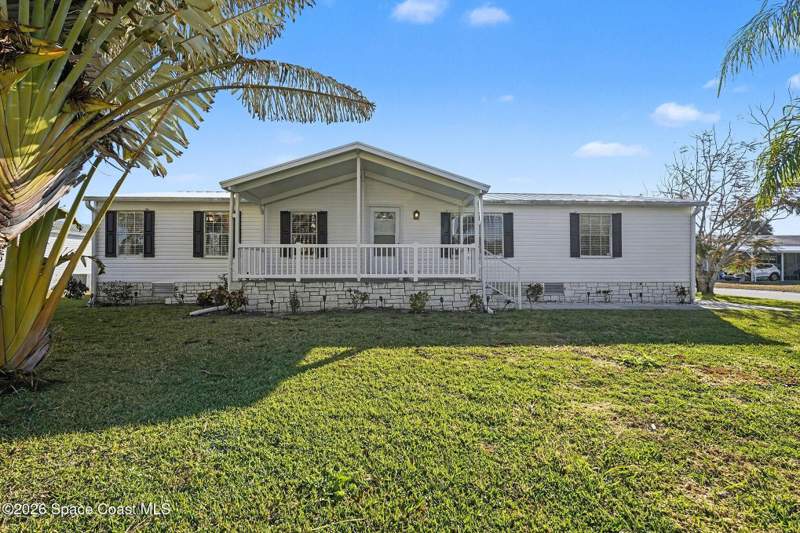 3 bedroom Manufactured Home at 926 Laurel Circle, Barefoot Bay Unit 2 Part 12, Barefoot Bay — photo 5