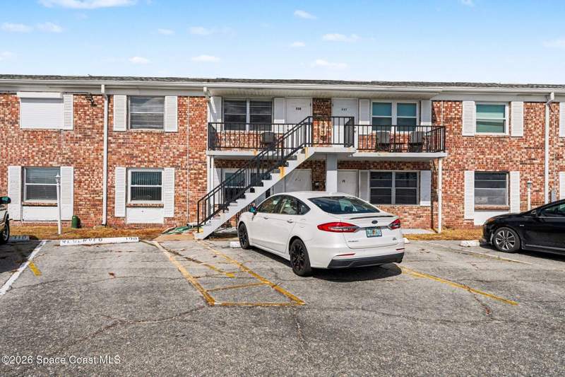 1 bedroom Condominium at 190 E Olmstead Drive #F28, Washington Arms Club Condo, Titusville — photo 2