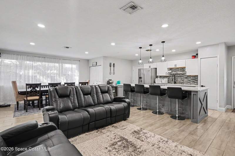 4 bedroom Single Family Residence at 809 Espanola Way, Magnolia Manor, Melbourne — photo 5