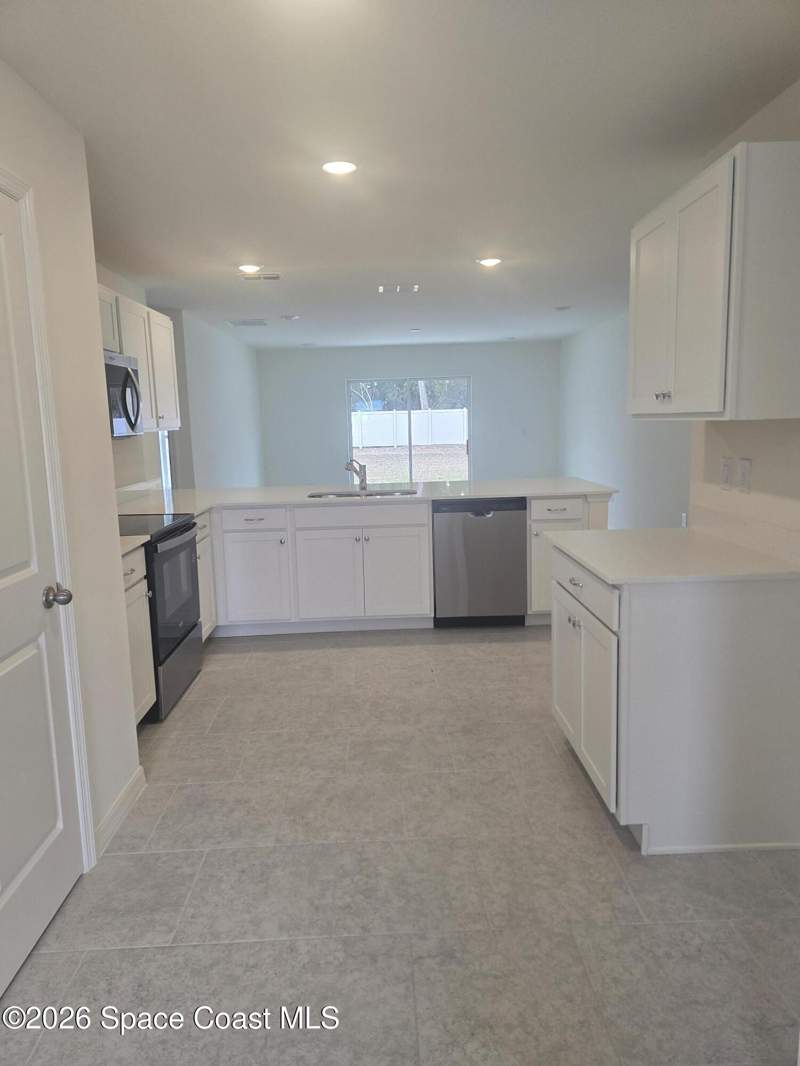 3 bedroom Single Family Residence at 981 SW Richmond Circle, Richmond Cove, Palm Bay — photo 4