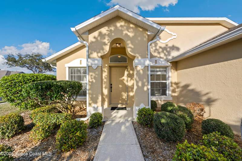 3 bedroom Single Family Residence at 2140 Chinaberry Circle, Fairway Isles at Bayside Lakes Phase 2, Palm Bay — photo 4