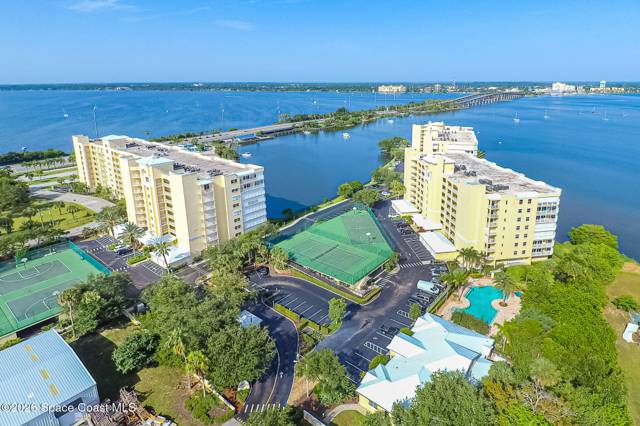 Island Pointe