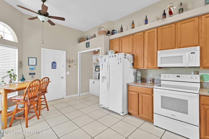 3 bedroom Single Family Residence at 2101 Chinaberry Circle, Fairway Isles at Bayside Lakes Phase 2, Palm Bay — photo 4