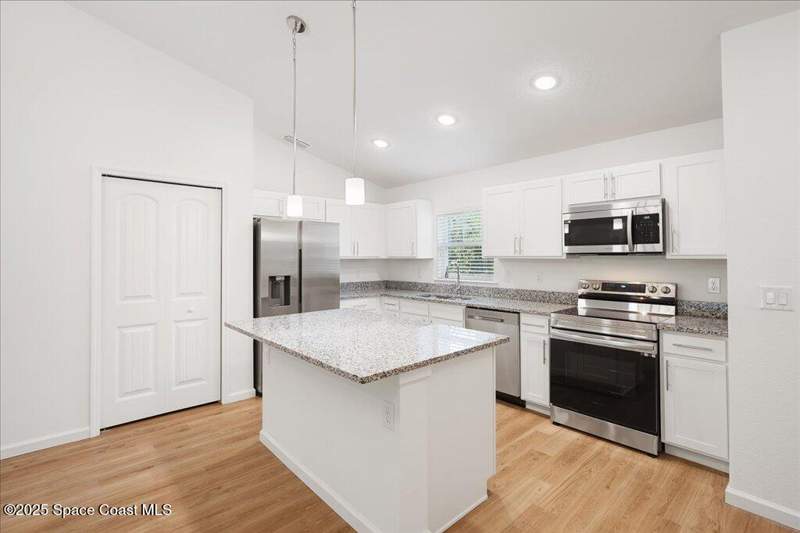 4 bedroom Single Family Residence at 862 Cynthia Street #9, Port Malabar Unit 9, Palm Bay — photo 5