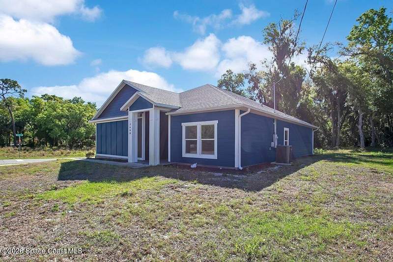 3 bedroom Single Family Residence at 2498 Mitchell Avenue, Puryear Ward Plat of Mims, Mims — photo 4