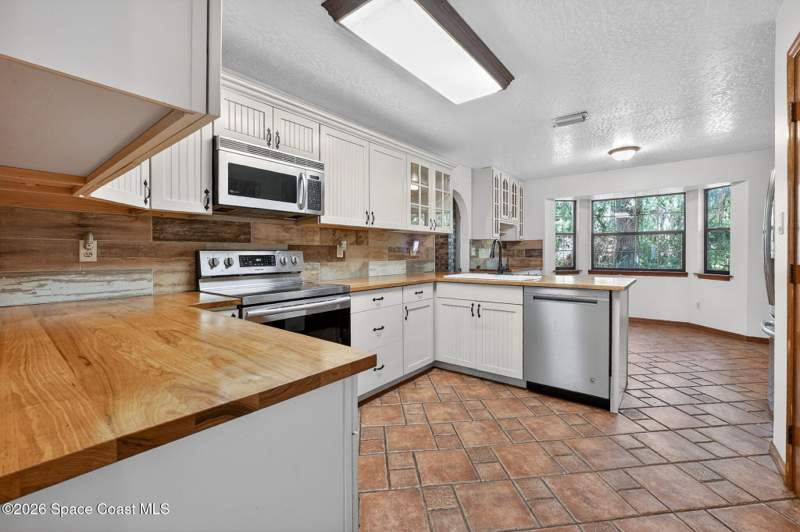 4 bedroom Single Family Residence at 3380 Lionel Road, Mims, Mims — photo 4